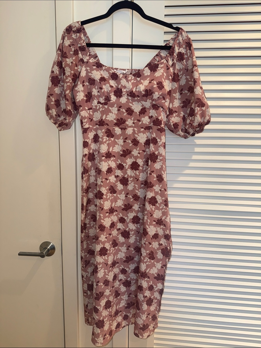 Lush Mauve Floral Puff-Sleeve Midi Dress